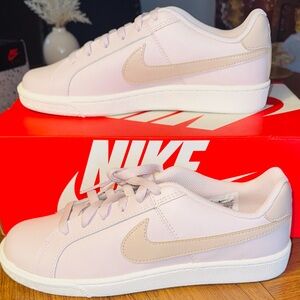 Nike Women's Light Pink Sneakers